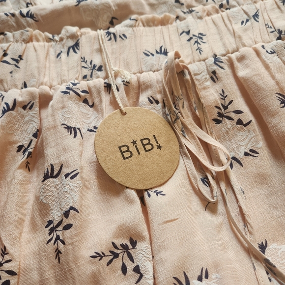 💐NWT- BIBI Floral Skirt XL - Picture 3 of 3